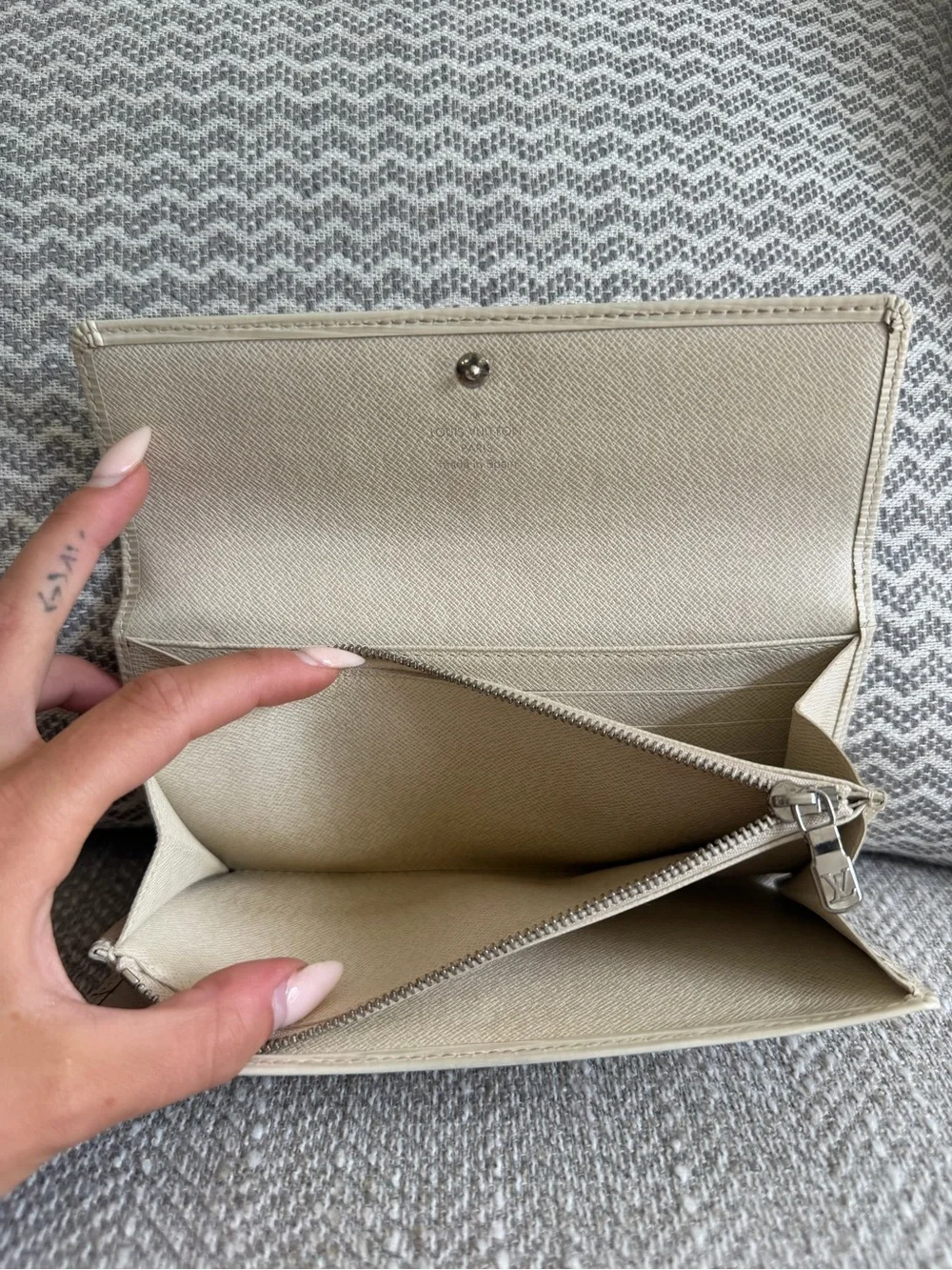 Louis Vuitton White Epi Leather Sarah Wallet Long Bifold Wallet Made in France
